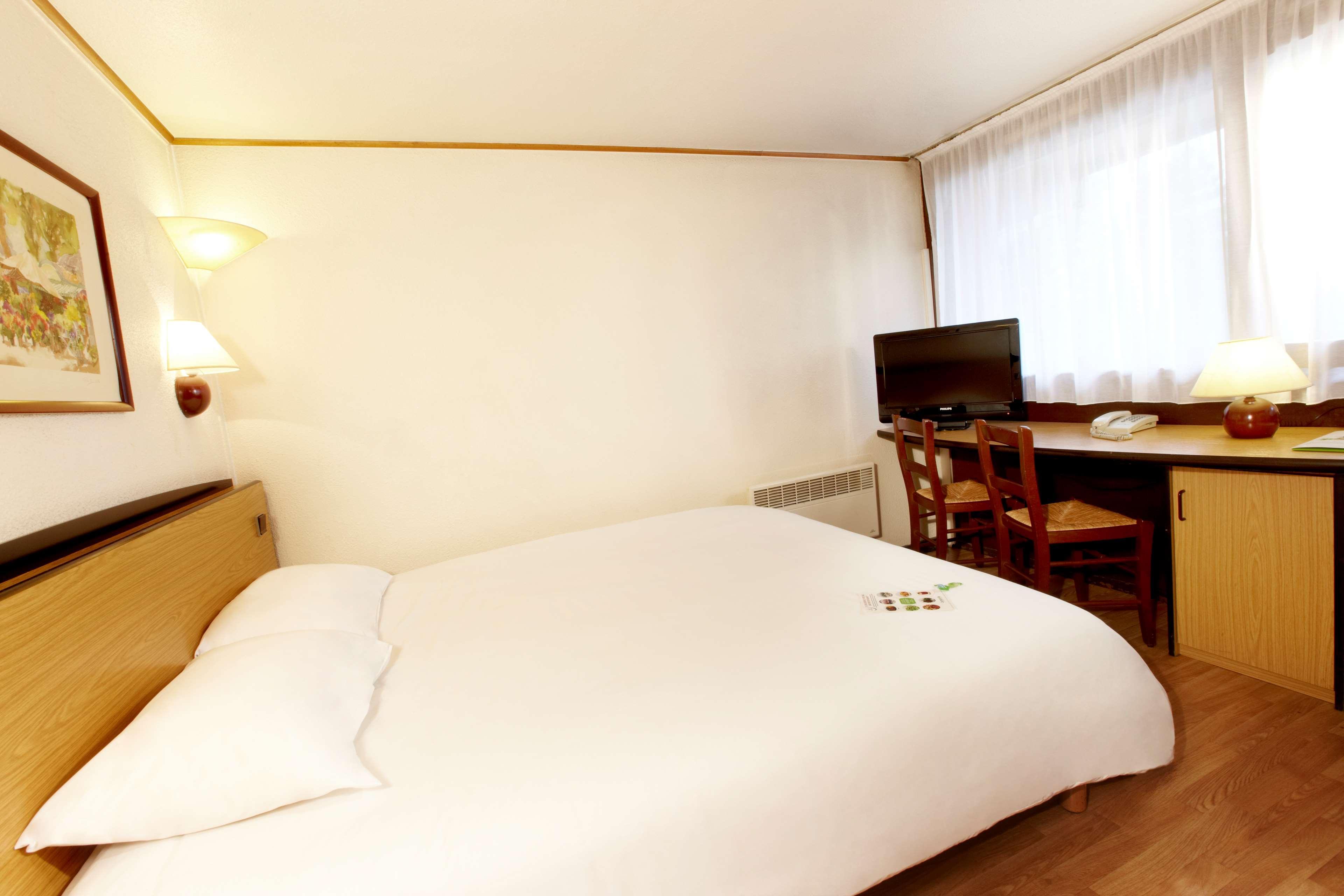 Campanile Rouen Nord - Barentin Hotell Eksteriør bilde